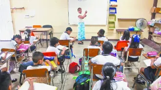 El secretario Mario Delgado indicó que padres de familia y organizaciones civiles enviaron a la SEP propuestas de fechas para el periodo vacacional.

Para más información del tema, visita: https://www.eleconomista.com.mx/politica/sep-analizara-nuevamente-adelanta-cierre-ciclo-escolar-previo-mundial-20260509-812718.html

¡Síguenos en nuestras redes sociales para mantenerte informado!

Twitter: https://twitter.com/eleconomista 
Facebook: https://www.facebook.com/ElEconomista.mx
Instagram: https://www.instagram.com/eleconomistamx
LinkedIn: https://www.linkedin.com/company/el-economista/

#ElEconomista #SEP #CicloEscolar