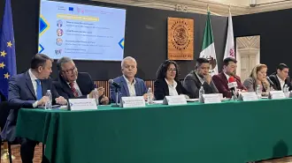 Inés González, titular de la STyFE y Stefan Agne, ministro consejero y jefe de cooperación de la delegación de la Unión Europea en México.