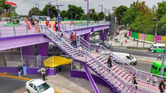 La presidenta Claudia Sheinbaum respaldó la estrategia visual de Clara Brugada en la Ciudad de México, marcada por el uso del color morado y figuras de ajolotes en espacios públicos rumbo al Mundial 2026. 

¡Síguenos en nuestras redes sociales para mantenerte informado!