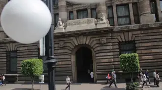 La ⁠incertidumbre en torno a las repercusiones de ‌la guerra ⁠en Medio Oriente marcó la ⁠última decisión de ‌política monetaria del Banxico del mes ​de mayo, de acuerdo con la minuta de la más reciente reunión publicada este jueves. 

Para más información del tema, visita: https://www.eleconomista.com.mx/sectorfinanciero/preocupaciones-sobre-guerra-dominaron-ultima-reunion-banxico-minutas-20260521-814716.html 

¡Síguenos en nuestras redes sociales para mantenerte informado! 

Twitter: https://twitter.com/eleconomista 
Facebook: https://www.facebook.com/ElEconomista.mx 
Instagram: https://www.instagram.com/eleconomistamx 
LinkedIn: https://www.linkedin.com/company/el-economista/ 

#ElEconomista #Banxico #GuerraenIrán