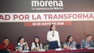 Ariadna Montiel Reyes (centro), presidenta nacional de Morena.
