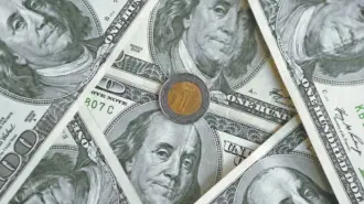 El peso mexicano cayó en un mercado cauteloso después de que Irán se retiró de las negociaciones indirectas con EU que buscan terminar con la guerra.

Para más información del tema, visita: https://www.eleconomista.com.mx/mercados/precio-dolar-hoy-1-junio-2026-cuanto-cerro-20260601-816331.html

¡Síguenos en nuestras redes sociales para mantenerte informado!

#ElEconomista #TipodeCambio