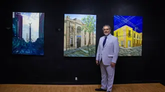 Artista  Marco Aníbal Cárdenas Ayala inaugura exposición. Foto: Cortesía.