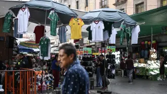 La estrategia busca burlar a las autoridades, que han redoblado esfuerzos para combatir la piratería de cara al Mundial de fútbol, que arranca el 11 de junio en el estadio Azteca de la capital mexicana.