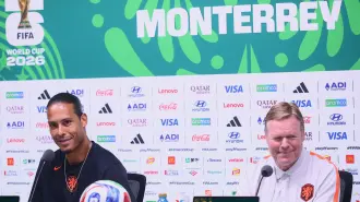 El DT de los Países Bajos, Ronald Koeman, y Virgil van Dijk durante una conferencia de prensa en Monterrey, NL.