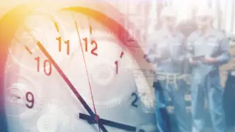 Una iniciativa en la Cámara de Diputados busca reconocer el derecho de los trabajadores con turnos rotativos a conocer sus horarios con al menos 72 horas de anticipación, para brindar mayor certidumbre en la organización del tiempo y la conciliación entre vida personal y laboral.

Para más información del tema, visita: https://www.eleconomista.com.mx/capital-humano/trabajas-turnos-proponen-avisar-horarios-72-horas-anticipacion-20260731-825915.html

Twitter: https://twitter.com/eleconomista 
Sitio web: https://www.eleconomista.com.mx/ 
Facebook: https://www.facebook.com/ElEconomista.mx 
Instagram: https://www.instagram.com/eleconomistamx 

#ElEconomista #EETV #CapitalHumano