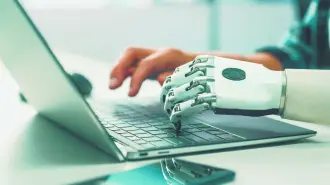 El rol del maestro debe evolucionar de transmisor de conocimientos a guía del pensamiento crítico, capaz de integrar la Inteligencia Artificial como aliada pedagógica.