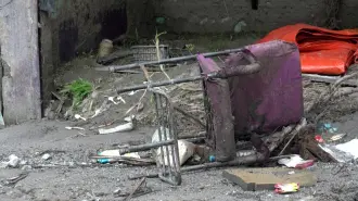 Cuando ya se perdía la esperanza, los socorristas rescataron este sábado en Nepal a un ciudadano chino en un túnel y a una mujer nepalí en su casa sepultada bajo el lodo dejado por el alud que hace diez días arrasó el Himalaya.