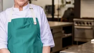 Maricú y Starbucks México colaboran en una tarta de chocolate oscuro.