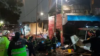 El inmueble, cuya planta baja se utilizaba como establecimiento comercial dedicado a la venta de alimentos, presenta daños severos y será evaluado por las autoridades.