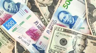 El peso pierde terreno ante un avance del dólar, presionado por las expectativas de que el banco central mantendría sin cambios su tasa de interés el jueves.

Para más información del tema, visita: https://www.eleconomista.com.mx/mercados/precio-dolar-hoy-22-septiembre-2026-cuanto-cotiza-20260922-834701.html

¡Síguenos en nuestras redes sociales para mantenerte informado! 

Twitter: https://twitter.com/eleconomista 
Sitio web: https://www.eleconomista.com.mx/ 
Facebook: https://www.facebook.com/ElEconomista.mx 
Instagram: https://www.instagram.com/eleconomistamx 

#ElEconomista #EETV #Mercados