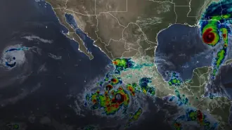 Se prevé que este mismo viernes Simon alcance una categoría de huracán mayor, mientras se aproxima a costas del occidente de México.