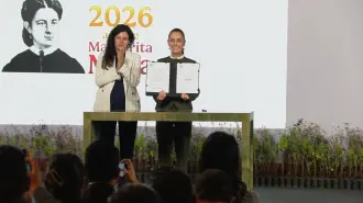 La presidenta Claudia Sheinbaum firmó este miércoles el decreto para reforzar la protección de niñas, niños y adolescentes en plataformas digitales, que deberán identificar y retirar contenidos que promuevan violencia, abuso , ciberacoso, autolesiones y otros riesgos para la población menor de edad.