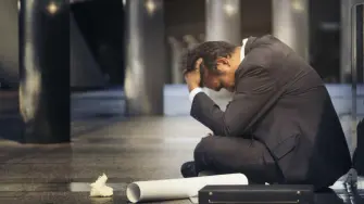 De acuerdo con un informe de Robert Walters, las personas mayores de 50 perciben que sus empleadores no los toman en cuenta para ascensos y capacitación, también reportan discriminación en la búsqueda de empleo.

Para más información del tema, visita: https://www.eleconomista.com.mx/capital-humano/gran-olvido-personas-mayores-50-anos-sienten-ignoradas-trabajo-20241126-735717.html

¡Síguenos en nuestras redes sociales para mantenerte informado!

Twitter: https://twitter.com/eleconomista 
Facebook: https://www.facebook.com/ElEconomista.mx
Instagram: https://www.instagram.com/eleconomistamx
LinkedIn: https://www.linkedin.com/company/el-economista/

#ElEconomista #EETV