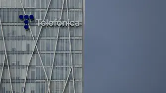 Logo de Telefónica, en sus instalaciones de Barcelona, España.
