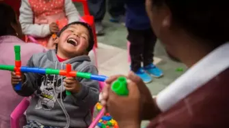 El derecho al juego es comprometerse con el desarrollo, bienestar y futuro de niñas y niños.