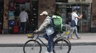 La Secretaría de Trabajo y Fomento al Empleo (STyFE) de la Ciudad de México manifestó su rotundo rechazo al aumento unilateral de hasta un 7% en las tarifas anunciado por la empresa Uber.

Para más información del tema, visita: https://www.eleconomista.com.mx/empresas/gobierno-cdmx-suma-rechazo-aumento-unilateral-tarifas-uber-20250721-769086.html 

¡Síguenos en nuestras redes sociales para mantenerte informado!

Twitter: https://twitter.com/eleconomista 
Facebook: https://www.facebook.com/ElEconomista.mx
Instagram: https://www.instagram.com/eleconomistamx
LinkedIn: https://www.linkedin.com/company/el-economista/

#ElEconomista #EETV