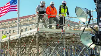 El mercado laboral continuó deteriorándose en septiembre en Estados Unidos, con una tasa de desocupación que alcanzó el 4.4%, según datos publicados este jueves por el Departamento de Trabajo, con más de seis semanas de retraso debido al cierre del gobierno.

Para más información del tema, visita: https://www.eleconomista.com.mx/empresas/desempleo-eu-subio-septiembre-pese-aumentaron-contrataciones-20251120-787514.html

¡Síguenos en nuestras redes sociales para mantenerte informado!

Twitter: https://twitter.com/eleconomista 
Facebook: https://www.facebook.com/ElEconomista.mx
Instagram: https://www.instagram.com/eleconomistamx
LinkedIn: https://www.linkedin.com/company/el-economista/

#ElEconomista #Desempleo #EU