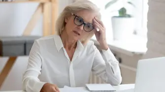 El agotamiento se presenta como el mayor desafío para acceder y permanecer en puestos directivos, superando incluso la discriminación y la falta de oportunidades.