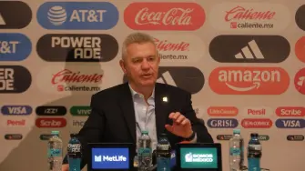 Javier Aguirre en conferencia de prensa.
