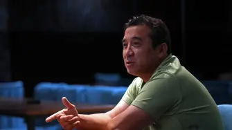 El exfutbolista iraní Khodadad Azizi, quien disputó un partido histórico contra Estados Unidos en el Mundial de Francia 1998, concedió una entrevista.