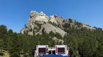 Prepartivos de los festejos del 250 aniversario de la independencia de Estados Unidos en el Monte Rushmore.