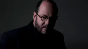 Sergio Vela, director de ópera, promotor artístico, diseñador y músico mexicano.