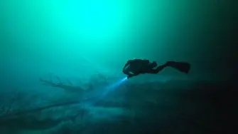 Inmersión en el cenote Yaakun Gustavo García.