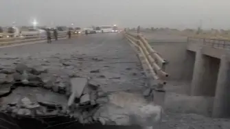 Una sección dañada de un puente tras un ataque en Bandar Khamir, provincia de Hormozgan.