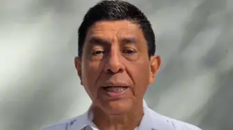 El gobernador Salomón Jara durante la transmisión de un video en X.