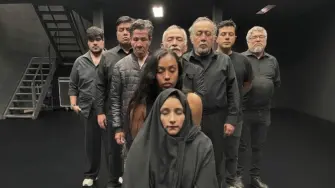 Ana en tierra de amapolas en el Foro Lenin.