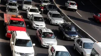 Para la Tenencia vehicular se otorgará un subsidio de 100% a personas físicas o morales sin fines de lucro, poseedoras de autos cuyo valor depreciado, incluyendo el IVA, no exceda los 250,000 pesos. Foto EE: Archivo