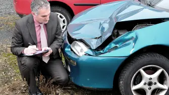 CHOQUE, AUTOS SINIESTRADOS, AJUSTADOR, SEGUROS AUTOMITRICES, EMPLEADO, CHOQUE DE AUTOS