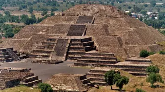 Solamente se podrán visitar algunas áreas abiertas: Calzada de los Muertos, plazas y explanadas. Foto EE: Cortesía INAH/ Mauricio Marat 