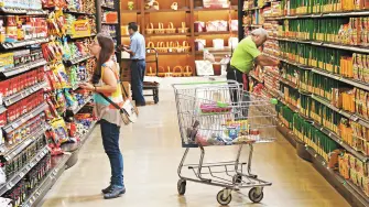 supermercadopasillo de supermercadosuperpersonas comprando-HSS