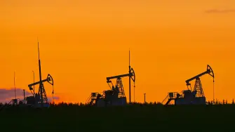 Los precios del crudo Brent alcanzaron su precio máximo en 10 meses durante la jornada. Foto: Reuters
