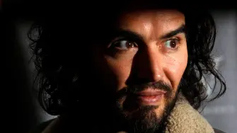 El comediante Russell Brand fue acusado de agresión sexual por una serie de mujeres. Foto: Reuters