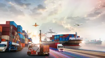 Nearshoring impulsa títulos de FIBRAs industriales y algunas de ellas captan fondos en mercado. Foto: Shutterstock