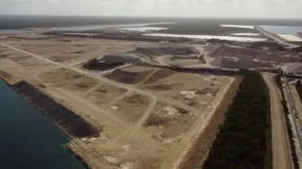 La presidenta Claudia Sheinbaum negó que la declaratoria de Área Natural Protegida sobre la mina Calica en Playa del Carmen se trate de una expropiación, como lo ha difundido la propia empresa Vulcan, propietaria de la sascabera. 

Para más información del tema, visita: https://www.eleconomista.com.mx/estados/declaratoria-area-protegida-calica-expropiacion-sheinbaum-20241010-729518.html 

¡Síguenos en nuestras redes sociales para mantenerte informado! 

Twitter: https://twitter.com/eleconomista 
Facebook: https://www.facebook.com/ElEconomista.mx 
Instagram: https://www.instagram.com/eleconomistamx 
LinkedIn: https://www.linkedin.com/company/el-economista/ 

#ElEconomista #EETV