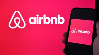Logo de la plataforma digital Airbnb.