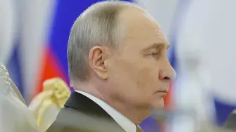 El presidente ruso, Vladimir Putin, ordenó este viernes iniciar la producción en serie del misil hipersónico "Oreshnik", después de que el ejército ruso lo usara para bombardear la ciudad ucraniana de Dnipró.

Para más información del tema, visita:https://www.eleconomista.com.mx/internacionales/putin-busca-bajar-tension-y-ordena-produccion-serie-misiles-hipersonicos-oreshnik-20241122-735388.html

¡Síguenos en nuestras redes sociales para mantenerte informado!

Twitter: https://twitter.com/eleconomista 
Facebook: https://www.facebook.com/ElEconomista.mx
Instagram: https://www.instagram.com/eleconomistamx
LinkedIn: https://www.linkedin.com/company/el-economista/

#ElEconomista #EETV