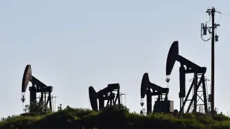 Los precios del petróleo bajaban este viernes, con la debilidad de la demanda en el punto de mira después de que la OPEP+ pospusiera los aumentos de oferta previstos y ampliara los profundos recortes de producción hasta finales de 2026.

Para más información del tema, visita: https://www.eleconomista.com.mx/mercados/petroleo-abre-baja-prorroga-recortes-opep-encamina-perdida-semanal-1-20241206-737249.html

Twitter: https://twitter.com/eleconomista 
Sitio web: https://www.eleconomista.com.mx/ 
Facebook: https://www.facebook.com/ElEconomista.mx 

#ElEconomista #CapitalHumano #EETV