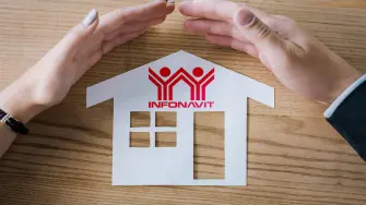 El director del organismo defendió la propuesta enviada por el Ejecutivo y la cual debilita la participación de los sectores laboral y patronal al interior

Para más información del tema, visita: https://www.eleconomista.com.mx/econohabitat/son-casos-corrupcion-obligan-cambiar-ley-infonavit-20241218-738865.html

¡Síguenos en nuestras redes sociales para mantenerte informado!

Twitter: https://twitter.com/eleconomista 
Facebook: https://www.facebook.com/ElEconomista.mx
Instagram: https://www.instagram.com/eleconomistamx
LinkedIn: https://www.linkedin.com/company/el-economista/

#ElEconomista #EETV