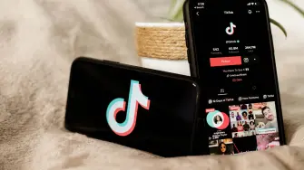 En la sentencia, la vicepresidenta del Supremo ha hecho alusión a la "negligencia" de la red social TikTok al "no haber implementado las medias necesarias y adecuadas" con el objetivo de "evitar" estas muertes.

Para más información del tema, visita: https://www.eleconomista.com.mx/empresas/venezuela-multa-tiktok-10-millones-dolares-negligencia-20241230-740045.html

¡Síguenos en nuestras redes sociales para mantenerte informado!

Twitter: https://twitter.com/eleconomista 
Facebook: https://www.facebook.com/ElEconomista.mx
Instagram: https://www.instagram.com/eleconomistamx
LinkedIn: https://www.linkedin.com/company/el-economista/

#ElEconomista #EETV