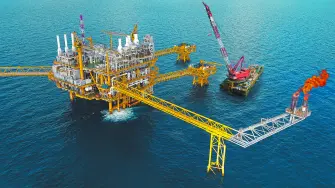 Los datos de la AIE mostraron que las reservas de crudo cayeron en 1.2 millones de barriles hasta los 415.6 millones de barriles.