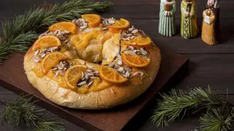 La Rosca de Reyes moviliza una cadena productiva con ingresos millonarios para el sector panadero. Con ventas de 4 millones de roscas en cuatro días, te presentamos su impacto económico y quiénes tienen los mejores precios en supermercados.

Para más información del tema, visita: https://www.eleconomista.com.mx/bistronomie/rosca-reyes-cifras-venden-mas-rica-mejor-precio-20250106-740721.html 

¡Síguenos en nuestras redes sociales para mantenerte informado!

Twitter: https://twitter.com/eleconomista 
Facebook: https://www.facebook.com/ElEconomista.mx
Instagram: https://www.instagram.com/eleconomistamx
LinkedIn: https://www.linkedin.com/company/el-economista/

#ElEconomista #EETV