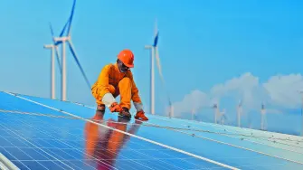 Alternativa. Las empresas pueden instalar paneles solares para reducir su dependencia de fuentes no renovables.