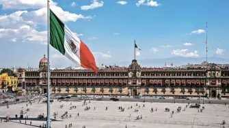 La economía mexicana va en “dirección preocupante”, indicó el Instituto Mexicano de Ejecutivos de Finanzas (IMEF) al interpretar sus mediciones anticipadas de indicadores clave de la producción de manufacturas, consumo y los servicios.

Para más información del tema, visita: https://www.eleconomista.com.mx/empresas/economia-mexico-direccion-preocupante-imef-20250204-744860.html 

¡Síguenos en nuestras redes sociales para mantenerte informado!

Twitter: https://twitter.com/eleconomista 
Facebook: https://www.facebook.com/ElEconomista.mx
Instagram: https://www.instagram.com/eleconomistamx
LinkedIn: https://www.linkedin.com/company/el-economista/

#ElEconomista #EETV