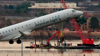 Los distintos servicios implicados en la tarea anunciaron que "recuperaron (los cuerpos) de las 67 víctimas de la colisión aérea".