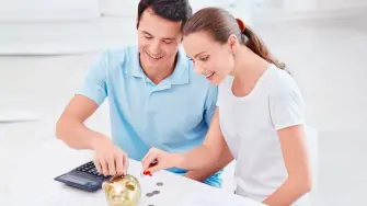 Si bien el amor es clave en una relación, los problemas económicos pueden generar conflictos que incluso podrían llevar a una separación.